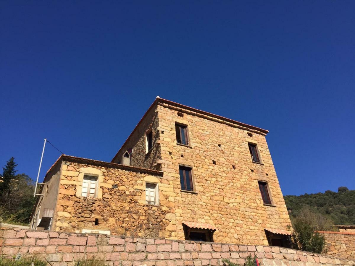 Au Village Serriera  Buitenkant foto